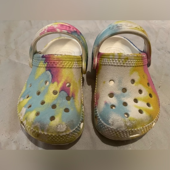 Baby Girl Tie-dye Bundle Includes
Hoodie NWOT size 80…. 12 months 
Crocs size 4C - Picture 9 of 10